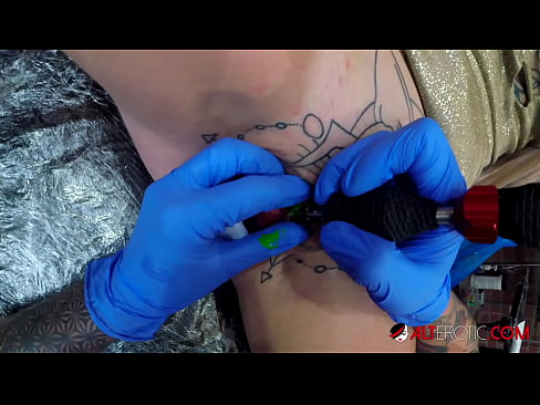 ❤️ Extrem tattooed Hottie Sully Savage krut en Tattoo op hirem Klitoris ❤️❌ Sluts op lb.vbdsm.ru ️❤